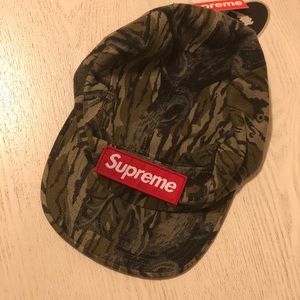 Supreme camo cap